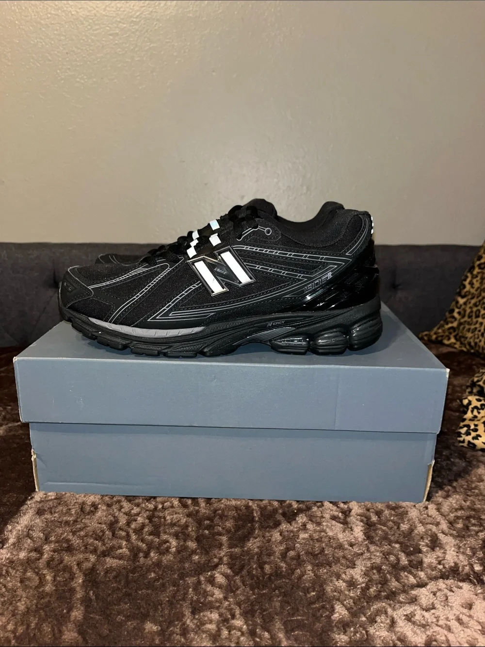 New Balance Men's Black Athletic Running Shoes with Silver Accents